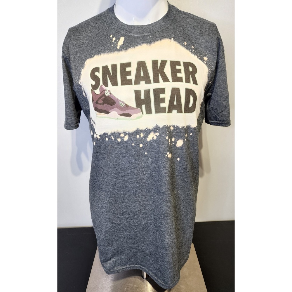 Sneakerhead Mens Size Medium Gray Graphic T Shirt